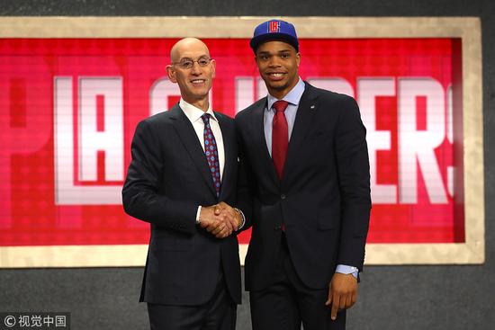 她利用连续 她利用连续